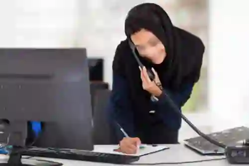 عقوبة لمس يد الموظفة في السعودية ولو كان بالغلط 